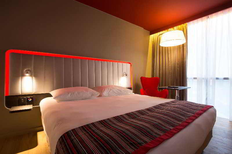 Park Inn By Radisson Либревиль Экстерьер фото