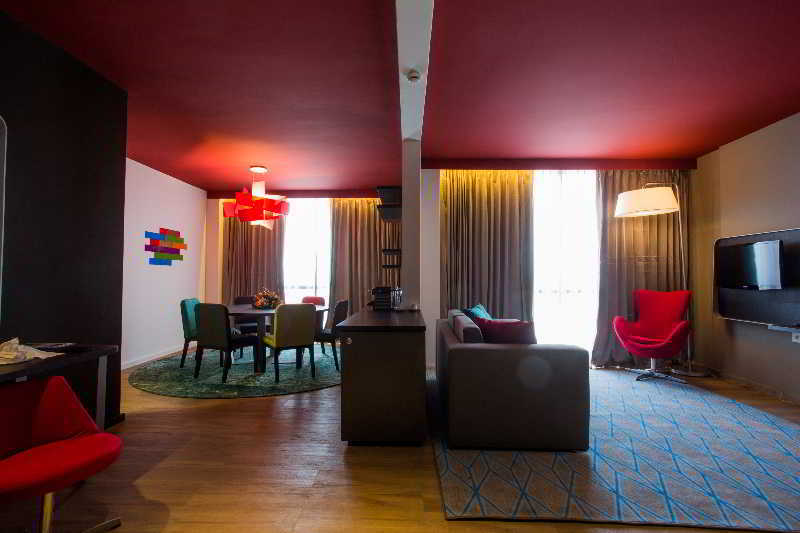 Park Inn By Radisson Либревиль Экстерьер фото