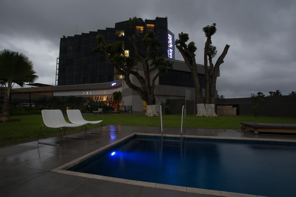 Park Inn By Radisson Либревиль Экстерьер фото