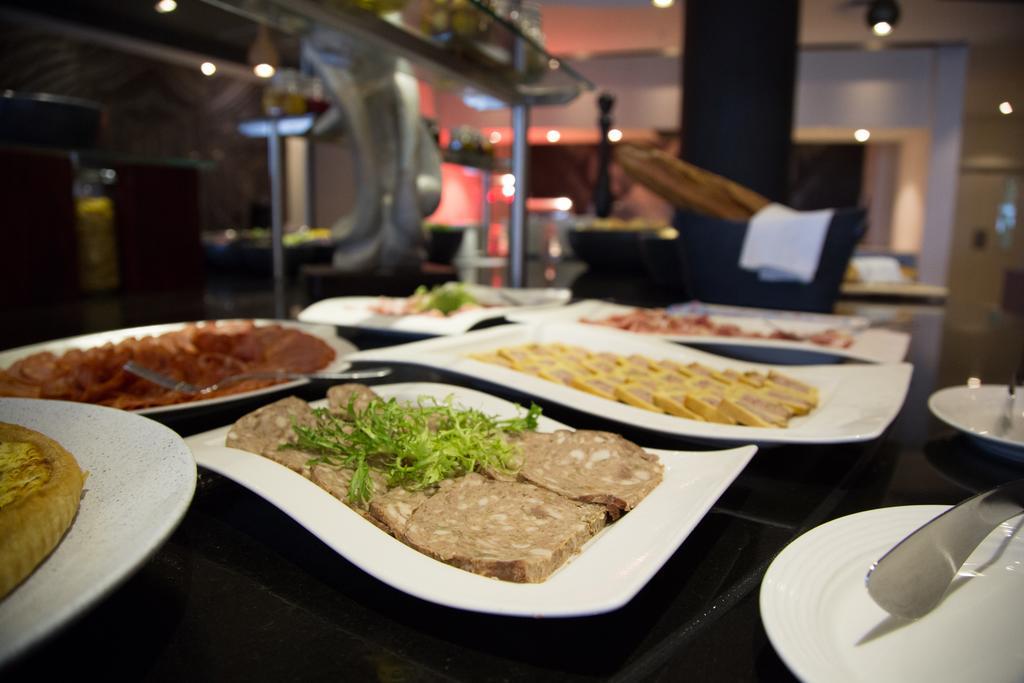 Park Inn By Radisson Либревиль Экстерьер фото
