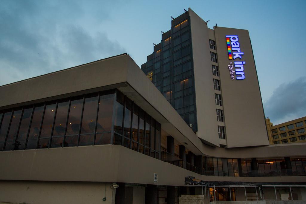 Park Inn By Radisson Либревиль Экстерьер фото