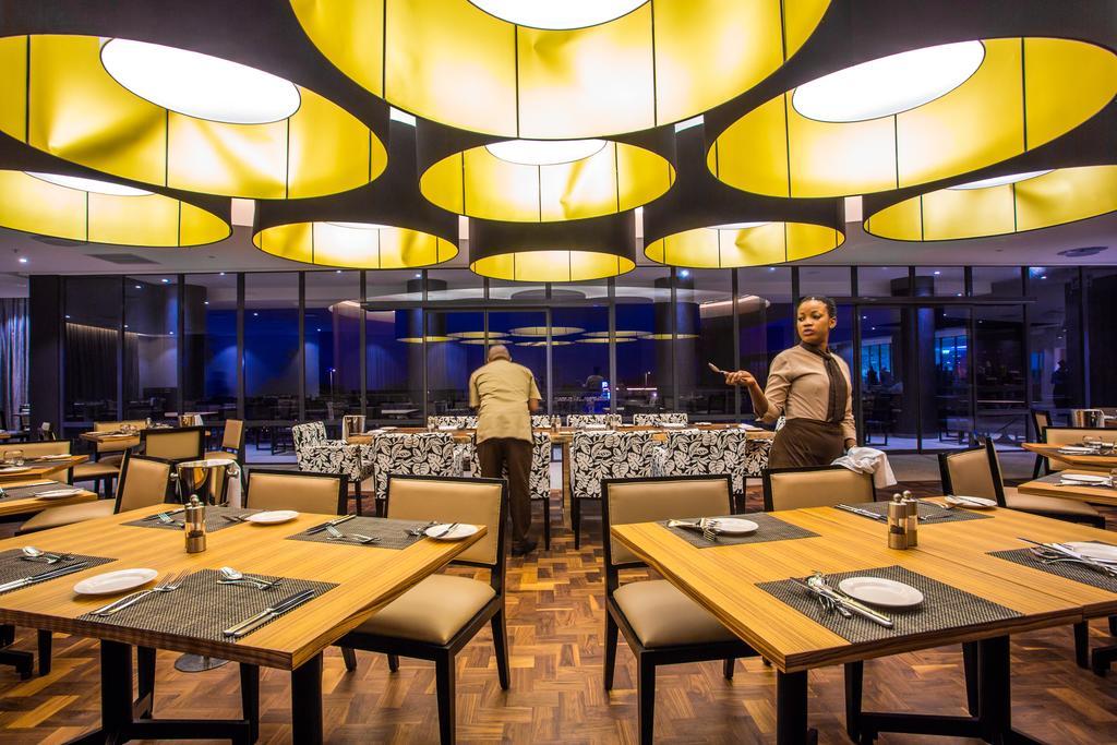 Park Inn By Radisson Либревиль Экстерьер фото