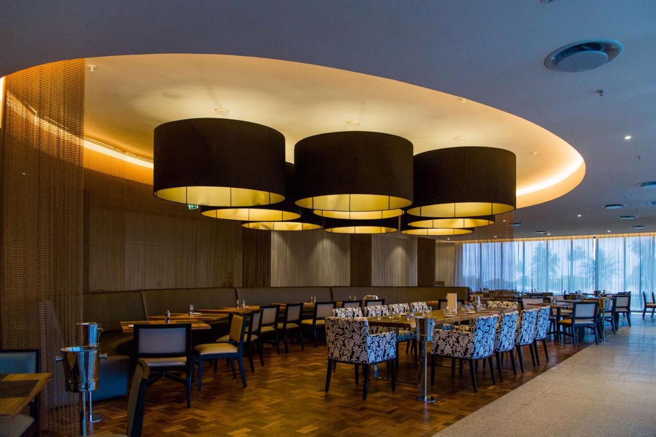 Park Inn By Radisson Либревиль Экстерьер фото