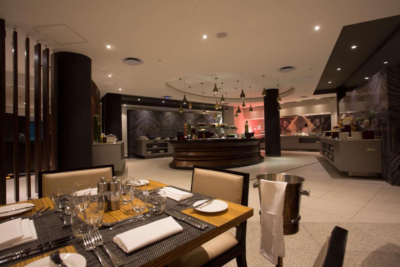 Park Inn By Radisson Либревиль Экстерьер фото