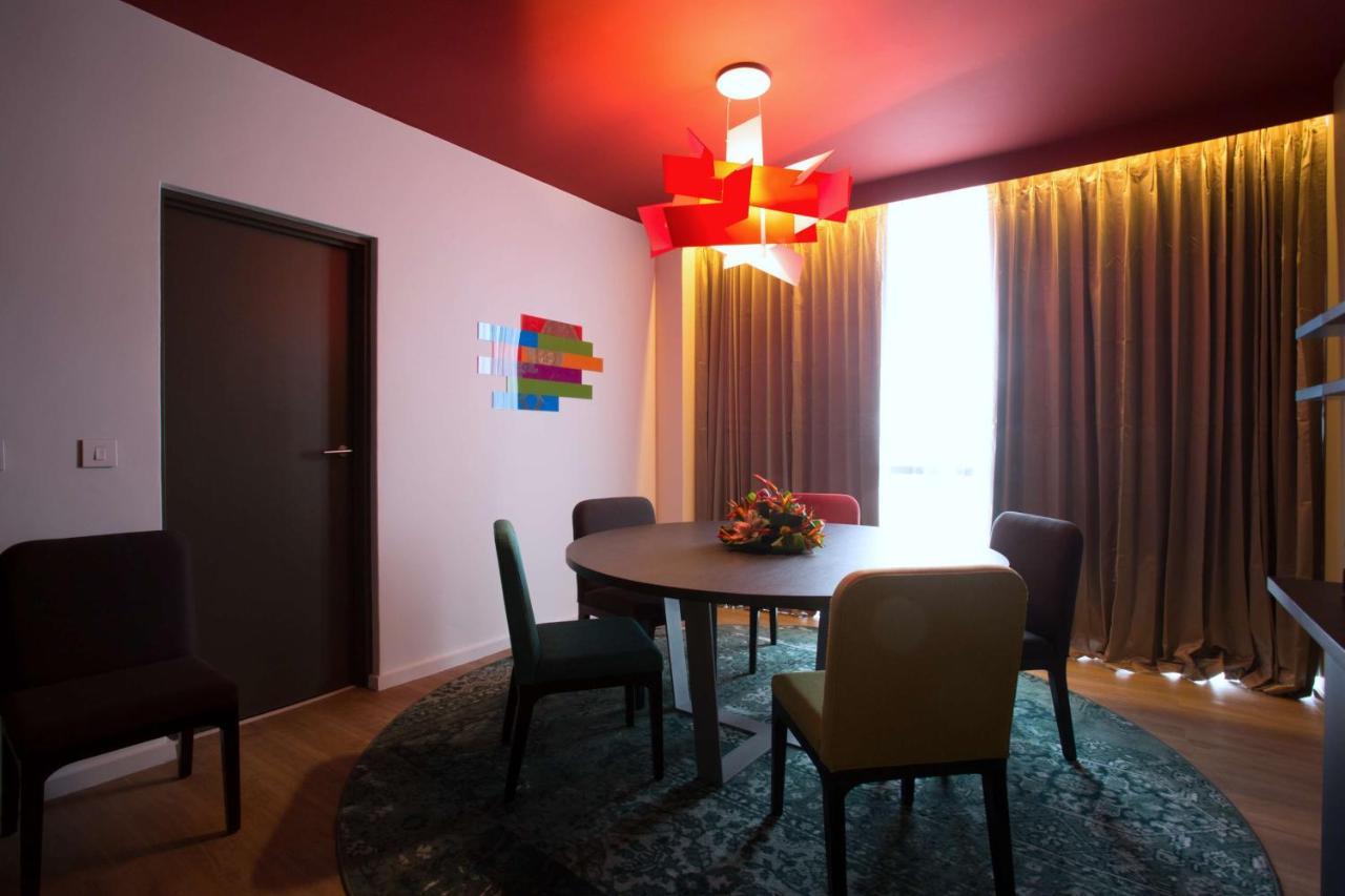 Park Inn By Radisson Либревиль Экстерьер фото