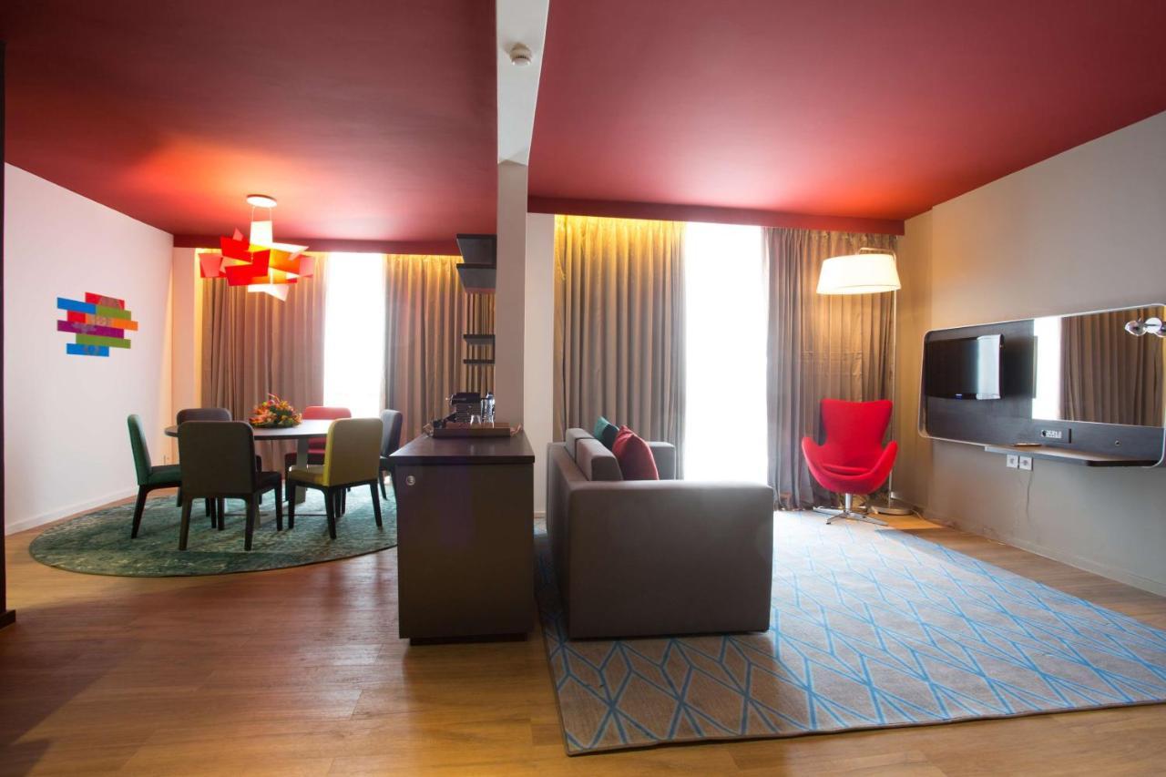 Park Inn By Radisson Либревиль Экстерьер фото