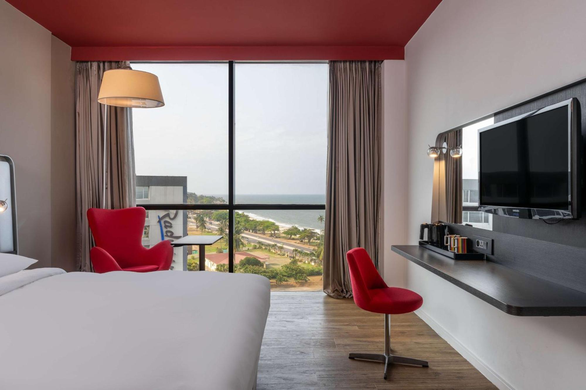 Park Inn By Radisson Либревиль Экстерьер фото