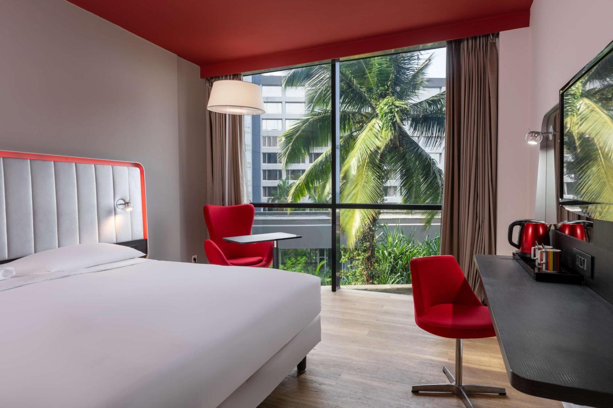 Park Inn By Radisson Либревиль Экстерьер фото