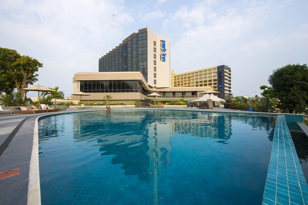 Park Inn By Radisson Либревиль Экстерьер фото