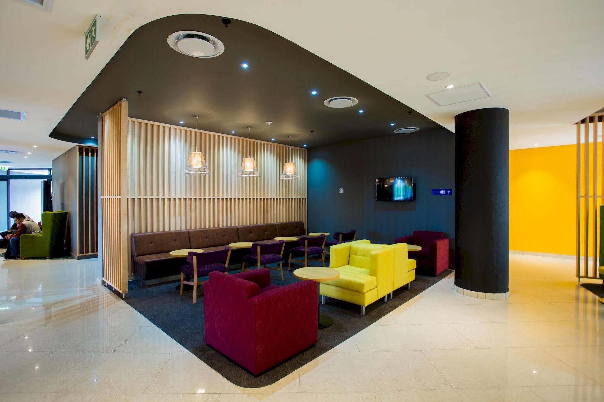 Park Inn By Radisson Либревиль Экстерьер фото