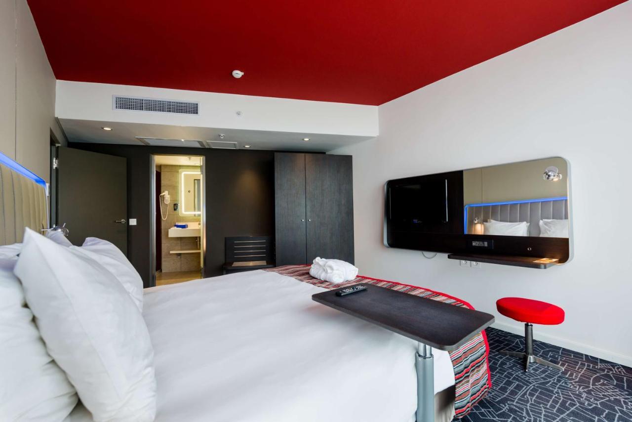Park Inn By Radisson Либревиль Экстерьер фото