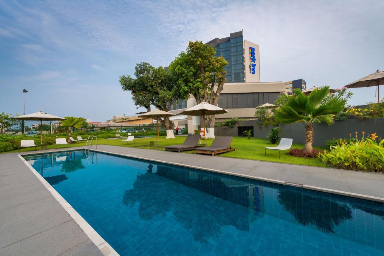 Park Inn By Radisson Либревиль Экстерьер фото