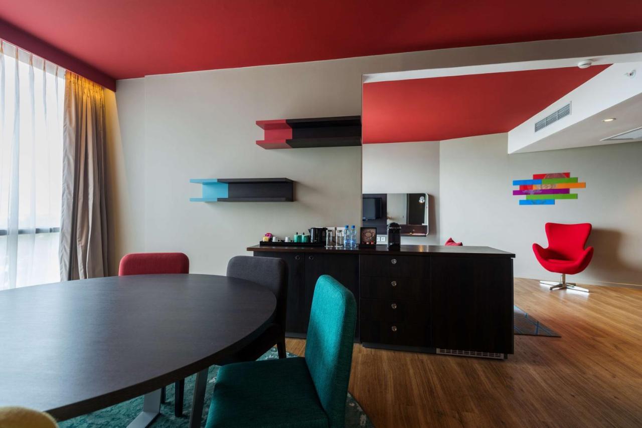 Park Inn By Radisson Либревиль Экстерьер фото