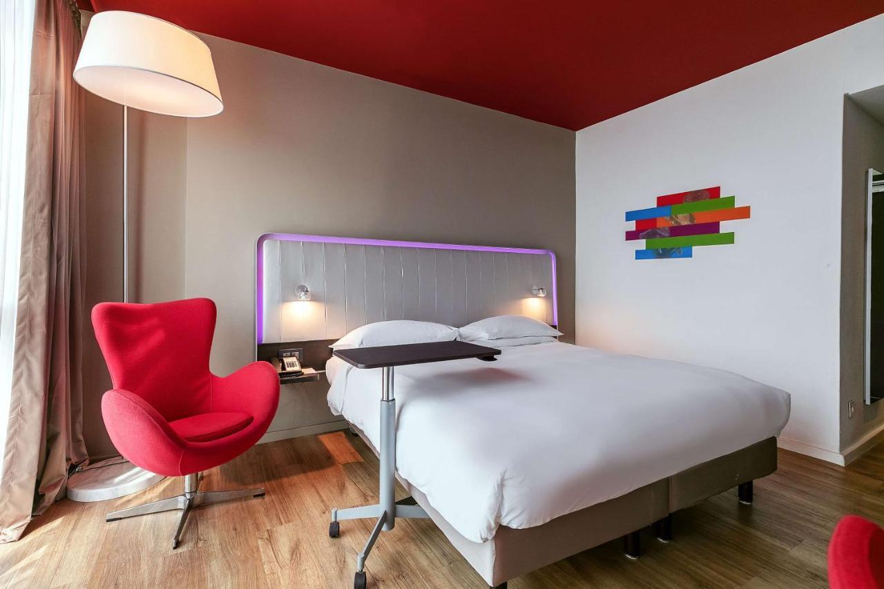 Park Inn By Radisson Либревиль Экстерьер фото