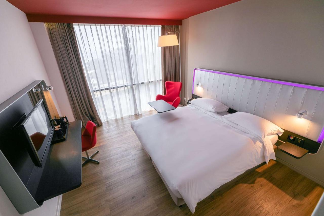 Park Inn By Radisson Либревиль Экстерьер фото